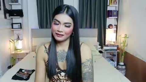 lytatto_lashes online show from July 9, 3:16 pm