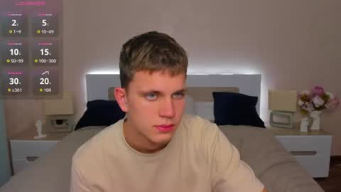 m0neyken_ online show from July 25, 2:53 am