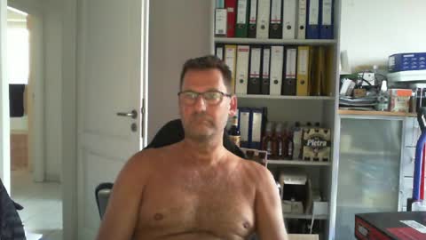 macfly67 online show from June 12, 6:23 am