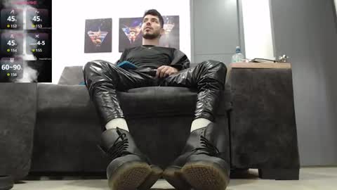 instagram mackdanielsx online show from April 16, 10:01 pm