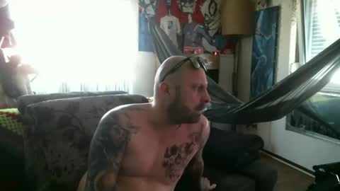 Manuel online show from February 8, 2:05 pm