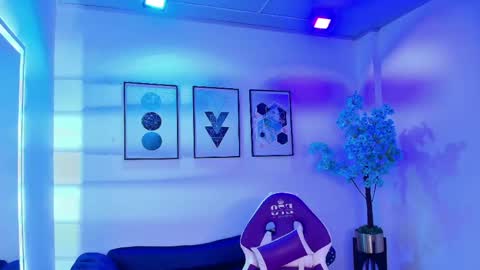 maddie_t18 online show from May 2, 12:11 pm