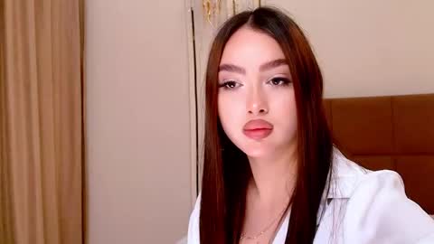 Madelaine online show from May 29, 6:39 pm