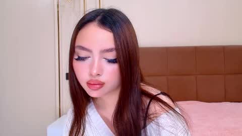 Madelaine online show from May 31, 8:32 pm