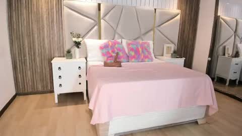 Snapshot of maddy_xoxo_hot chatting on October 24, 9:04 pm Maddy online show from October 24, 9:04 pm