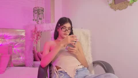 Maddy  online show from April 18, 8:20 pm