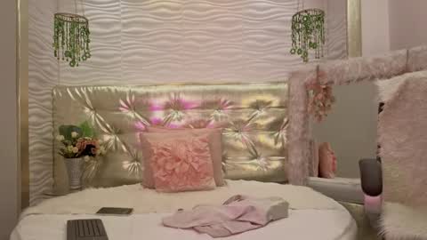 Maddy  online show from April 15, 8:09 pm