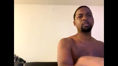 Snapshot of madehersquirt2 chatting on December 25, 2:03 am madehersquirt2 online show from December 25, 2:03 am