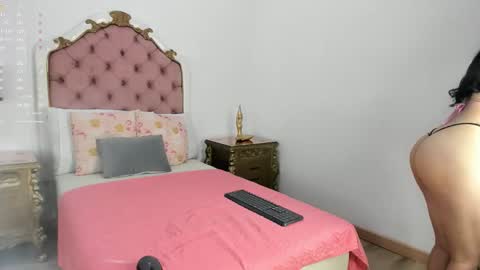 madelyn walker  online show from January 8, 11:49 am