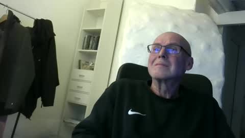 madio1187940 online show from December 4, 12:43 am