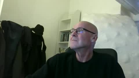 madio1187940 online show from January 6, 2:43 pm