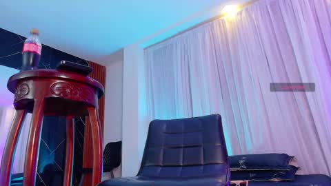 madison_cambell online show from April 21, 9:33 pm