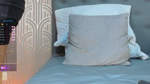   online show from November 8, 3:53 am