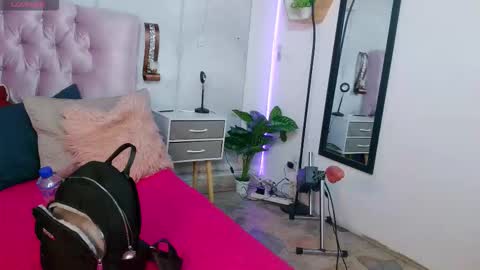 madison_oli online show from November 10, 12:08 pm