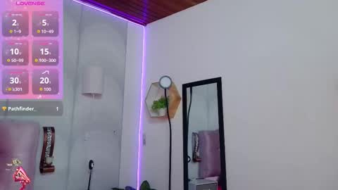 madison_oli online show from November 6, 12:19 pm