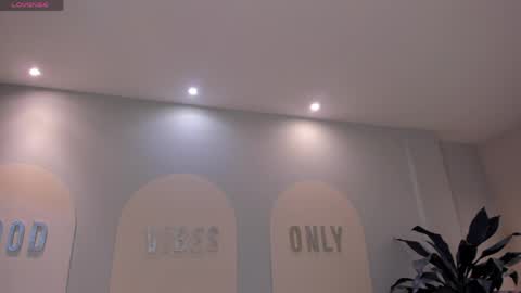 Maddi Collins online show from April 2, 7:54 pm