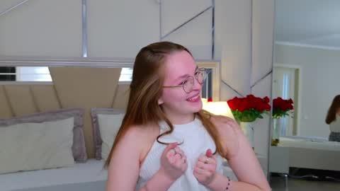 Maddy online show from April 8, 5:21 am