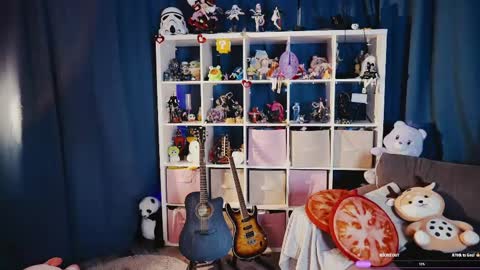 Alice online show from April 4, 8:16 pm