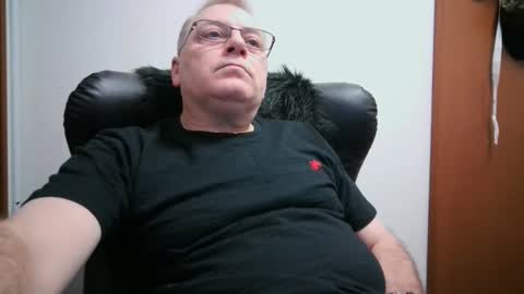 MaduroHot2025 online show from April 21, 11:39 am