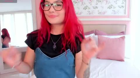 Mae Lyra online show from May 26, 5:30 pm