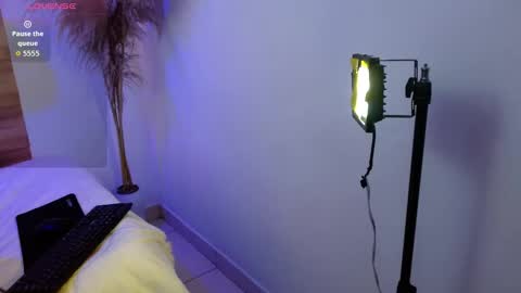 mafevelezzz online show from September 12, 12:18 pm