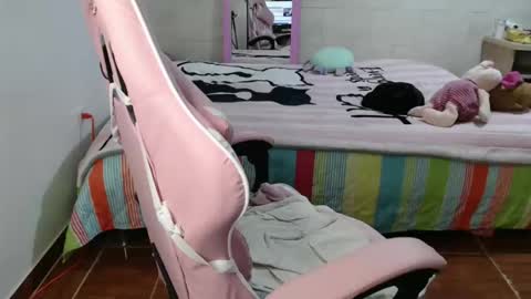 maferchavez88 online show from April 18, 9:15 pm