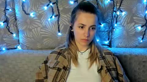 Maggie online show from May 16, 1:35 am