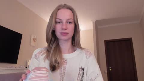 Snapshot of magic_couple13 chatting on December 3, 11:29 am Alice  online show from December 3, 11:29 am