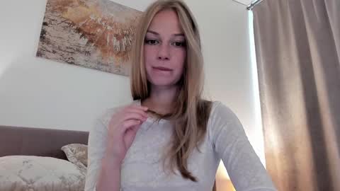 Snapshot of magic_couple13 chatting on September 12, 12:29 pm Alice  online show from September 12, 12:29 pm