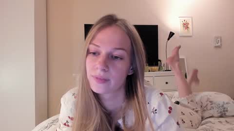 Snapshot of magic_couple13 chatting on January 6, 3:29 pm Alice  online show from January 6, 3:29 pm
