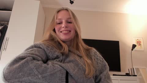 Snapshot of magic_couple13 chatting on January 23, 2:50 pm Alice  online show from January 23, 2:50 pm