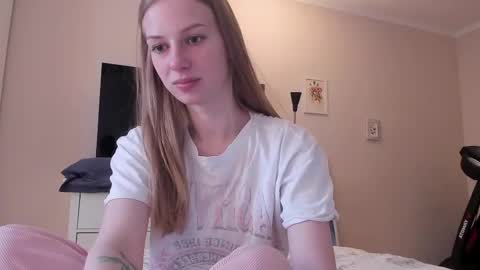 Snapshot of magic_couple13 chatting on February 14, 10:59 am Alice  online show from February 14, 10:59 am
