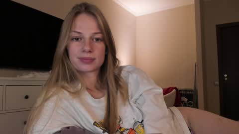 Snapshot of magic_couple13 chatting on December 4, 1:14 pm Alice  online show from December 4, 1:14 pm
