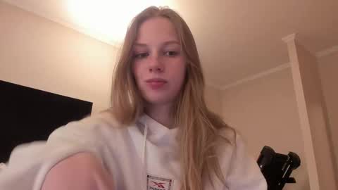 Snapshot of magic_couple13 chatting on February 13, 3:56 pm Alice  online show from February 13, 3:56 pm