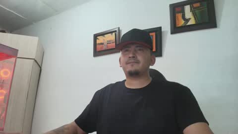 Snapshot of magic_milk23 chatting on October 24, 6:03 am magic_milk23 online show from October 24, 6:03 am