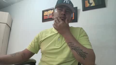 Snapshot of magic_milk23 chatting on October 28, 5:08 am magic_milk23 online show from October 28, 5:08 am