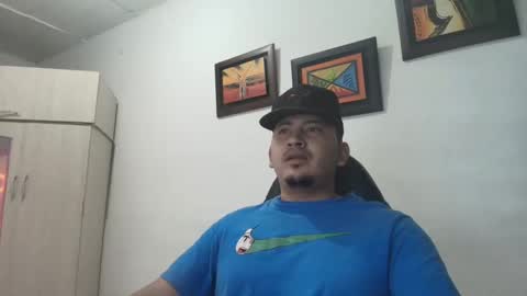 Snapshot of magic_milk23 chatting on October 30, 8:04 am magic_milk23 online show from October 30, 8:04 am