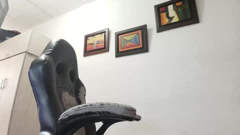 Snapshot of magic_milk23 chatting on October 3, 8:50 pm magic_milk23 online show from October 3, 8:50 pm