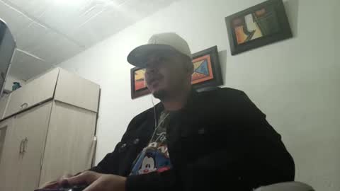 Snapshot of magic_milk23 chatting on October 11, 5:45 am magic_milk23 online show from October 11, 5:45 am