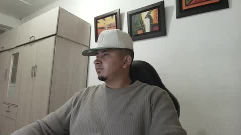 Snapshot of magic_milk23 chatting on October 2, 5:39 am magic_milk23 online show from October 2, 5:39 am