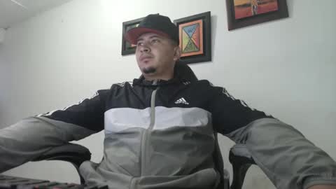 Snapshot of magic_milk23 chatting on September 18, 10:52 am magic_milk23 online show from September 18, 10:52 am