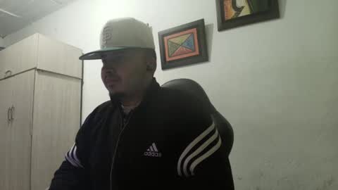 Snapshot of magic_milk23 chatting on October 10, 4:18 am magic_milk23 online show from October 10, 4:18 am