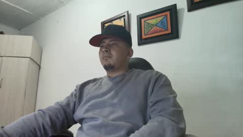 Snapshot of magic_milk23 chatting on October 22, 6:05 am magic_milk23 online show from October 22, 6:05 am