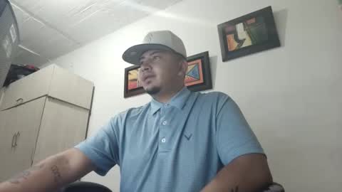 Snapshot of magic_milk23 chatting on October 4, 11:13 pm magic_milk23 online show from October 4, 11:13 pm