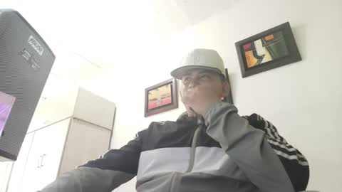 Snapshot of magic_milk23 chatting on October 8, 8:15 pm magic_milk23 online show from October 8, 8:15 pm