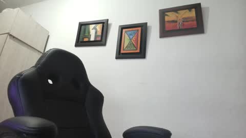 Snapshot of magic_milk23 chatting on September 16, 5:21 am magic_milk23 online show from September 16, 5:21 am