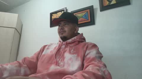 Snapshot of magic_milk23 chatting on October 31, 8:59 am magic_milk23 online show from October 31, 8:59 am