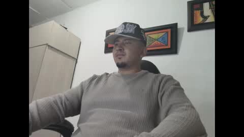 Snapshot of magic_milk23 chatting on October 17, 2:59 am magic_milk23 online show from October 17, 2:59 am