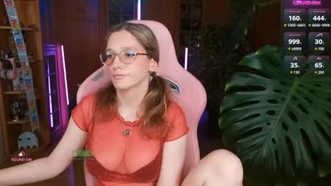 Nicole online show from April 19, 6:10 pm