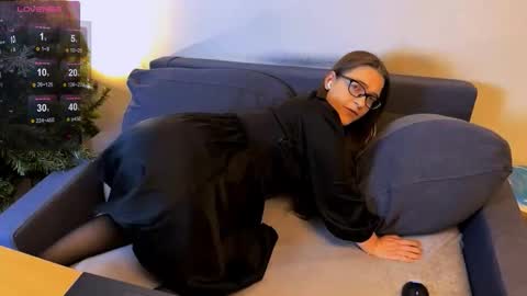 Jade online show from December 1, 8:51 pm